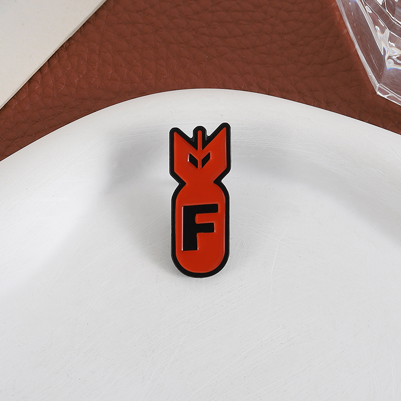 Pin Enamel Logo F Bom Merah Ka - Party Games Engagement ulasan dan harga